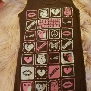 Hooters tank top